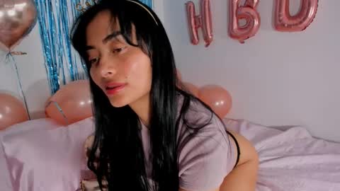 Snapshot of laurent_a chatting on 12/02/25, 07:09 Lucie online show from 12/02/25, 07:09