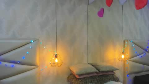 Laurent online show from 12/21/25, 10:44