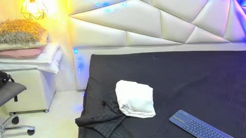 Laurent online show from 12/23/25, 10:46