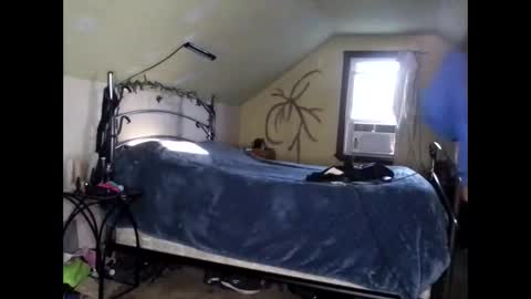 Snapshot of laureybabe44 chatting on 12/13/24, 08:37 Lauren online show from 12/13/24, 08:37