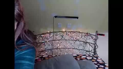 Snapshot of laureybabe44 chatting on 12/04/25, 06:49 Lauren online show from 12/04/25, 06:49