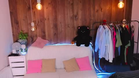 Annie online show from 03/29/26, 07:25