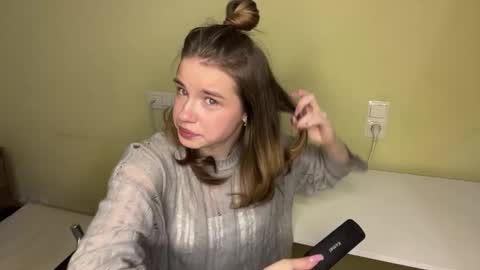 Snapshot of laurineleconey chatting on 02/27/26, 05:18 Bella online show from 02/27/26, 05:18