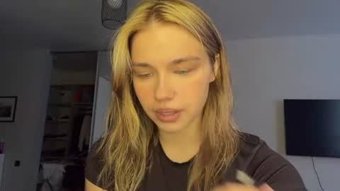 Bella online show from 07/21/26, 08:49