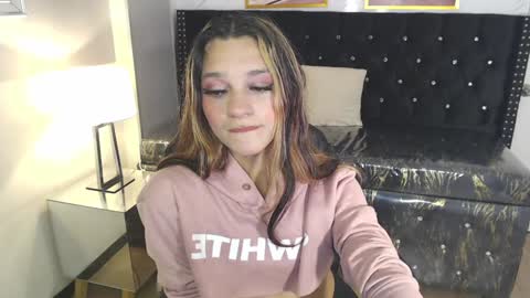 Snapshot of laurita_b chatting on 01/15/25, 12:47 Laurita online show from 01/15/25, 12:47