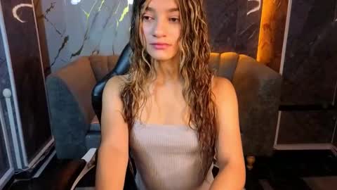 Snapshot of laurita_b chatting on 11/04/25, 08:19 Laurita online show from 11/04/25, 08:19