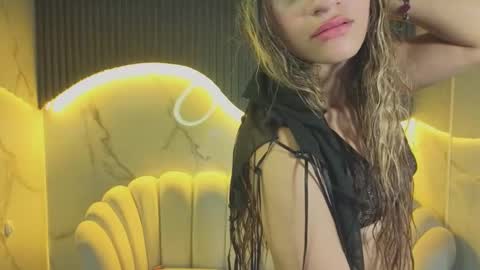 Snapshot of laurita_b chatting on 11/07/25, 04:40 Laurita online show from 11/07/25, 04:40