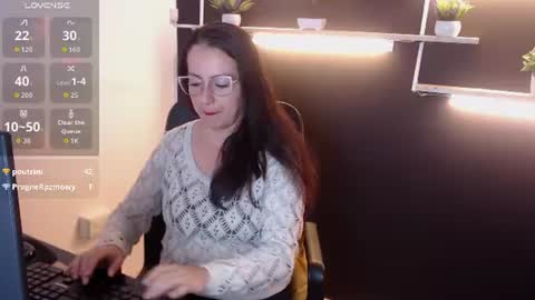 Snapshot of lauryn_jones chatting on 07/02/26, 09:43 Laury online show from 07/02/26, 09:43