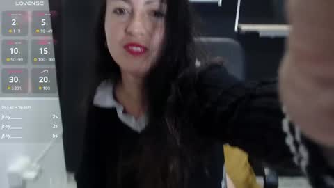 Snapshot of lauryn_jones chatting on 07/11/26, 06:10 Laury online show from 07/11/26, 06:10