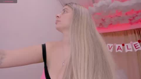 Snapshot of lauu_g chatting on 02/15/25, 06:12 Lauu G online show from 02/15/25, 06:12