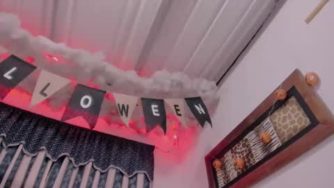 Snapshot of lauu_g chatting on 10/17/25, 09:34 Lauu G online show from 10/17/25, 09:34