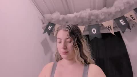 Snapshot of lauu_g chatting on 10/31/25, 09:54 Lauu G online show from 10/31/25, 09:54