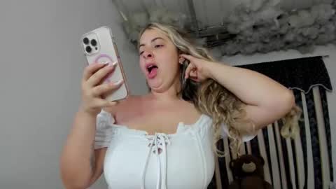 Lauu G online show from 02/04/26, 12:33