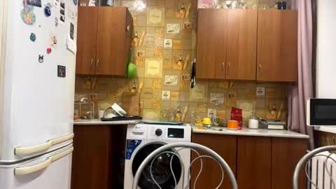 Snapshot of lavernmetelko chatting on 12/18/25, 05:19 Alice online show from 12/18/25, 05:19