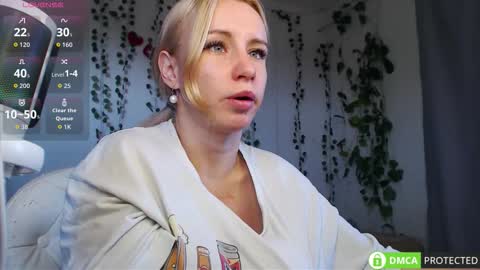 Mia online show from 09/19/25, 09:54