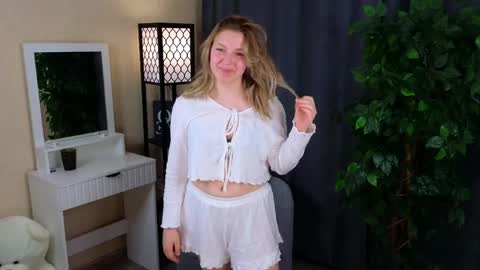 Snapshot of lawrencekostecki chatting on 04/07/26, 04:29 Diana online show from 04/07/26, 04:29