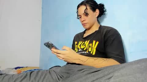 Snapshot of lax777_ chatting on 10/01/25, 01:22 ZAmbrano online show from 10/01/25, 01:22