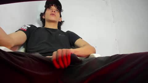 Snapshot of lax777_ chatting on 10/19/25, 05:08 ZAmbrano online show from 10/19/25, 05:08