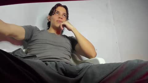 Snapshot of lax777_ chatting on 10/21/25, 01:50 ZAmbrano online show from 10/21/25, 01:50