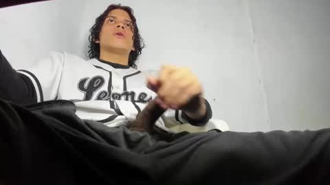 Snapshot of lax777_ chatting on 10/28/25, 02:04 ZAmbrano online show from 10/28/25, 02:04