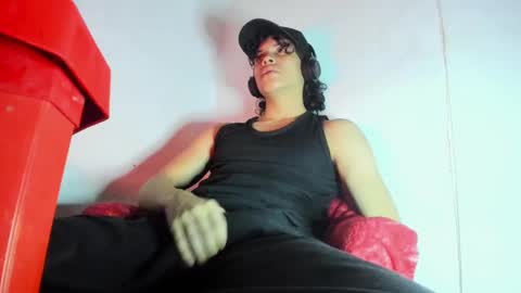 Snapshot of lax777_ chatting on 11/09/25, 05:17 ZAmbrano online show from 11/09/25, 05:17