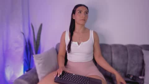 laya online show from 04/24/26, 03:09