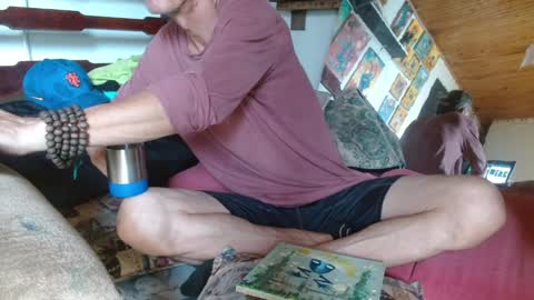 Laye19 online show from 12/21/24, 06:23