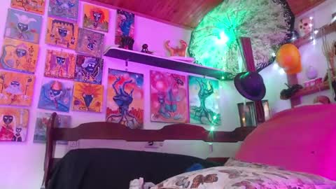 Laye19 online show from 01/02/25, 02:35