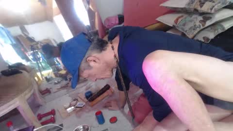 Snapshot of laye19 chatting on 01/27/25, 03:28 Laye19 online show from 01/27/25, 03:28