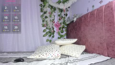 layla_17 online show from 12/30/24, 10:45