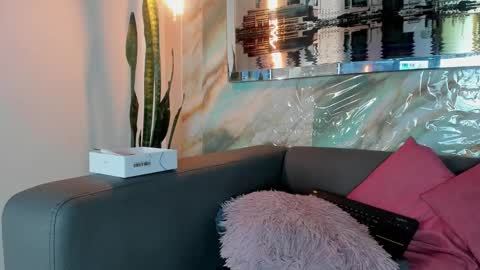 Layla online show from 03/08/25, 10:56