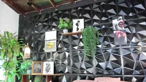 Layla online show from 09/30/25, 12:59