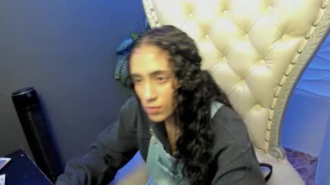 Layla online show from 10/02/25, 01:23