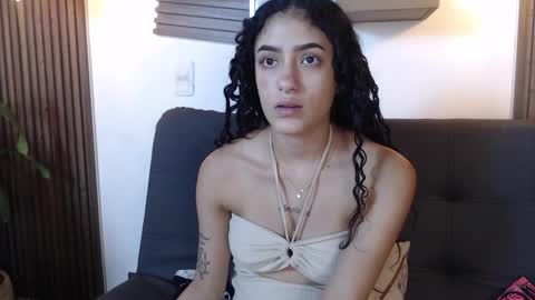 Layla online show from 12/16/25, 09:09