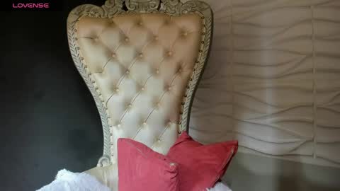 Layla online show from 04/17/26, 08:01