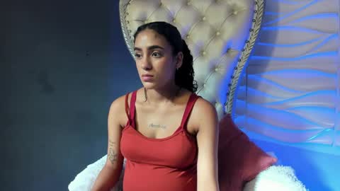 Layla online show from 05/19/26, 08:48