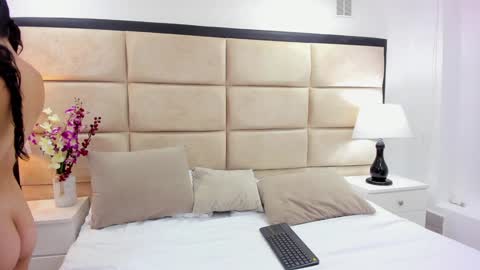 Snapshot of layla_and_fox chatting on 01/28/25, 08:26 Layla And Fox online show from 01/28/25, 08:26