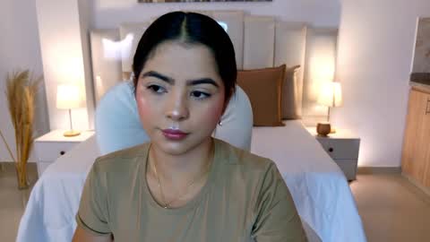 Layla Breezee online show from 04/04/26, 10:13