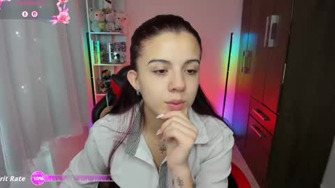 Snapshot of layla_castilloo chatting on 09/15/25, 02:28 Layla online show from 09/15/25, 02:28