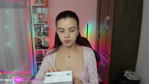 Snapshot of layla_castilloo chatting on 11/11/25, 02:28 Layla online show from 11/11/25, 02:28