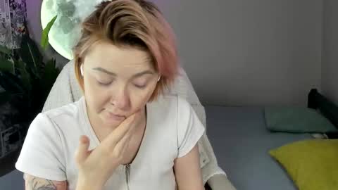 Layla online show from 11/20/25, 06:46