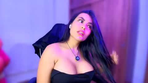 Layla online show from 04/06/26, 04:57