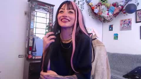 Snapshot of layla_quinn chatting on 01/06/26, 04:43 layla_quinn online show from 01/06/26, 04:43