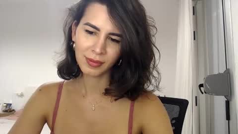 Snapshot of layladarkeyes chatting on 10/08/25, 09:23 Layla online show from 10/08/25, 09:23