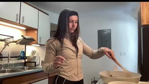 laylahlaylah1 online show from 12/15/25, 03:05