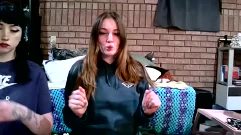 Snapshot of laylakills chatting on 12/20/24, 08:17 Layla Kills online show from 12/20/24, 08:17