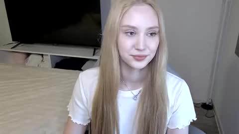 LaylaPretty001 online show from 03/05/26, 07:37