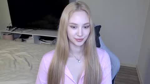 LaylaPretty001 online show from 03/11/26, 07:14