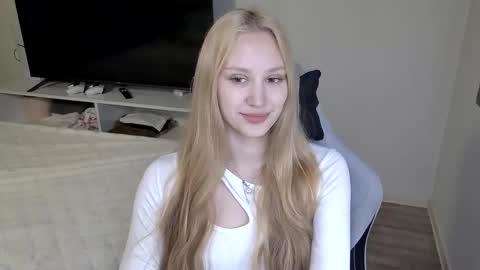 LaylaPretty001 online show from 04/18/26, 10:08
