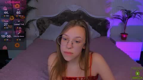 Snapshot of layriantavee chatting on 01/04/25, 09:54 layriantavee online show from 01/04/25, 09:54